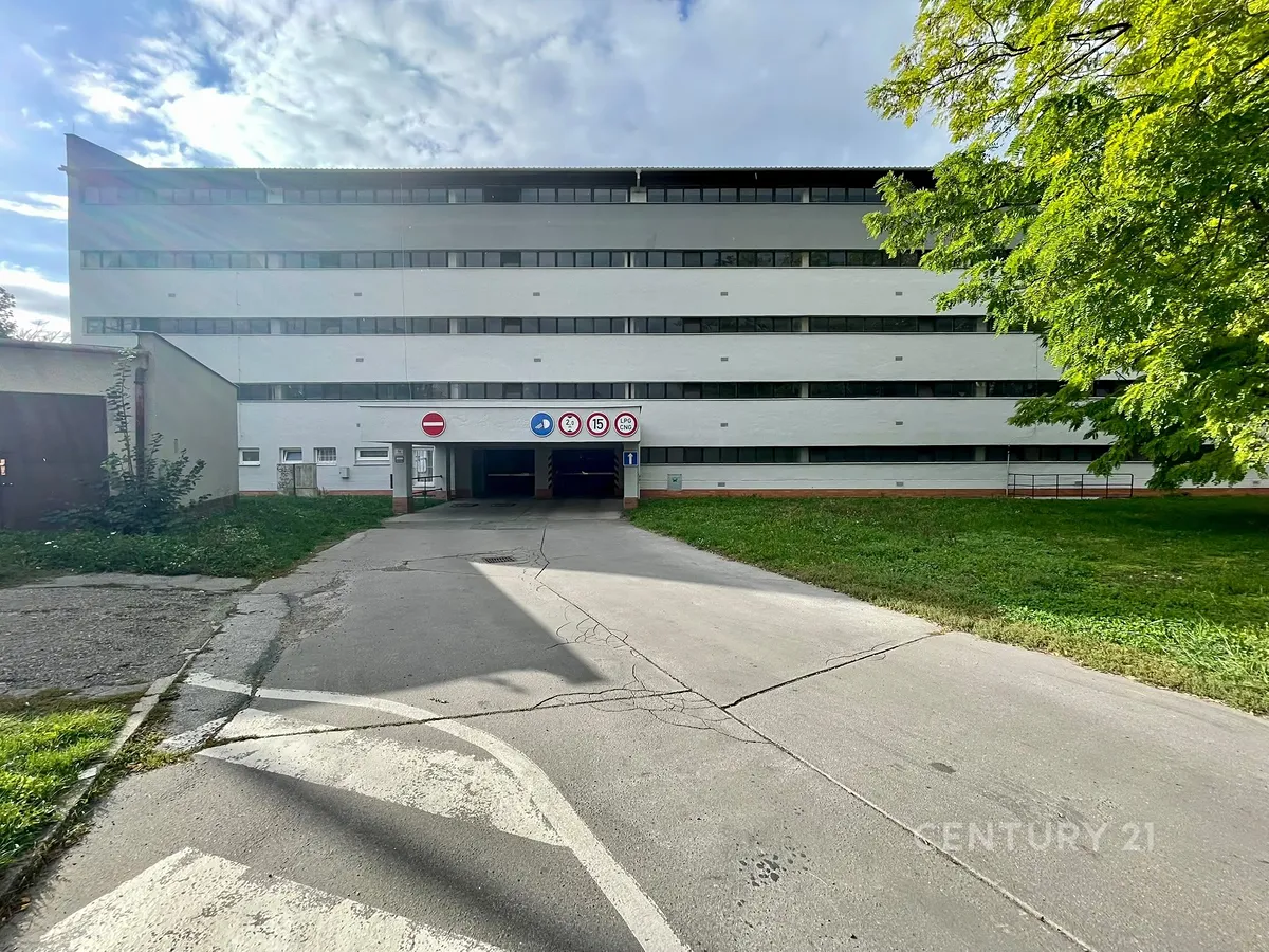 Prodej garážového stání 13 m²